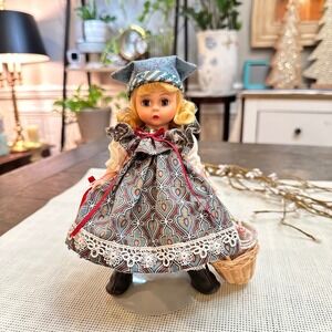 Madame Alexander‎ Arriving in America 8 Inch Doll Vintage 1992